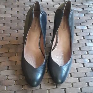 Gorgeous Black Leather heeled Shoes
